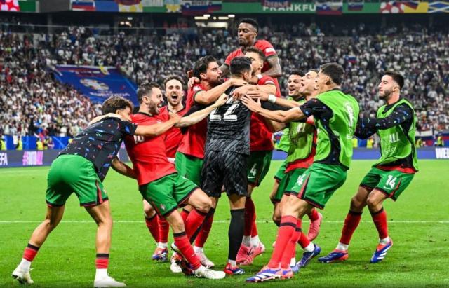 球球大作战直播-佩佩C罗险成罪人 点球大战三连扑 科斯塔一战成圣