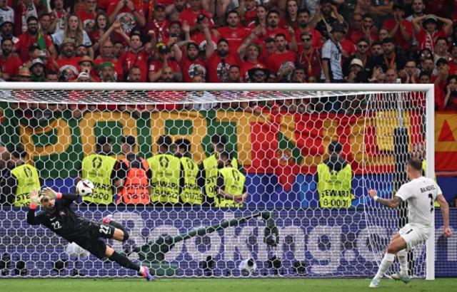 球球大作战直播-佩佩C罗险成罪人 点球大战三连扑 科斯塔一战成圣