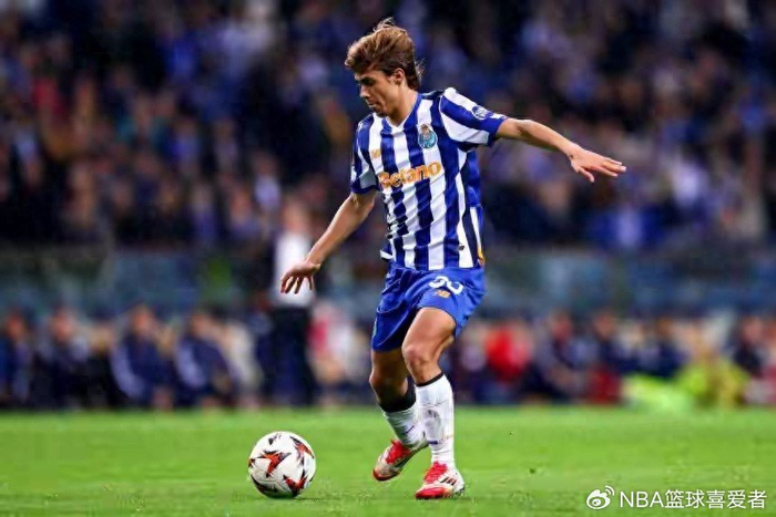 7000万!皇马盯上葡萄牙新核,但安切洛蒂真的需要他吗?|转会|罗德里戈·埃尔南德斯·卡斯坎特|圣地亚哥-伯纳乌足球场|维蒂尼亚-费雷拉|罗德里戈-莫拉_新浪体育_新浪新闻